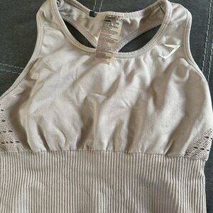 Medium gym shark sports bra